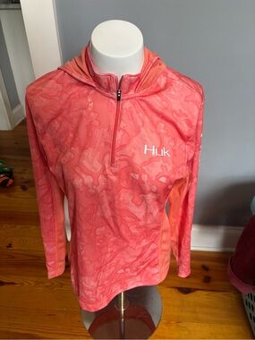 Huk Coral Pink Camo-Print Hooded Rashguard